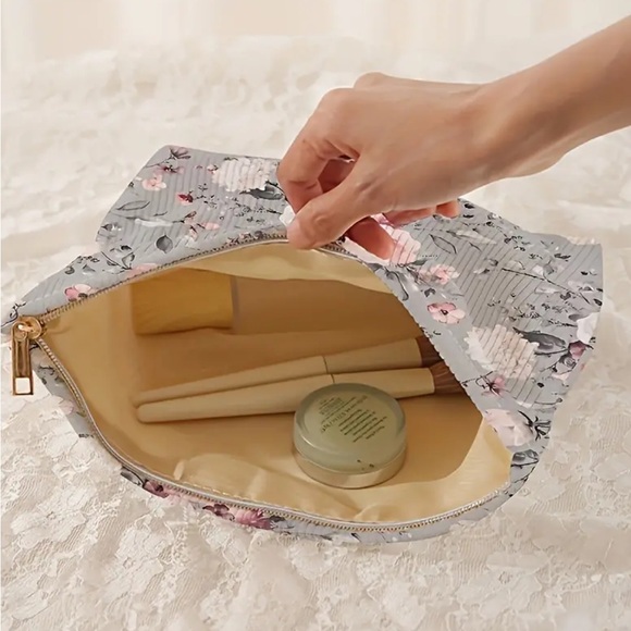 Floral Corduroy Cosmetics Bag - Picture 3 of 4